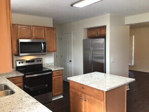 1557 Pheasant Run Dr in Newark, OH - Building Photo - Building Photo