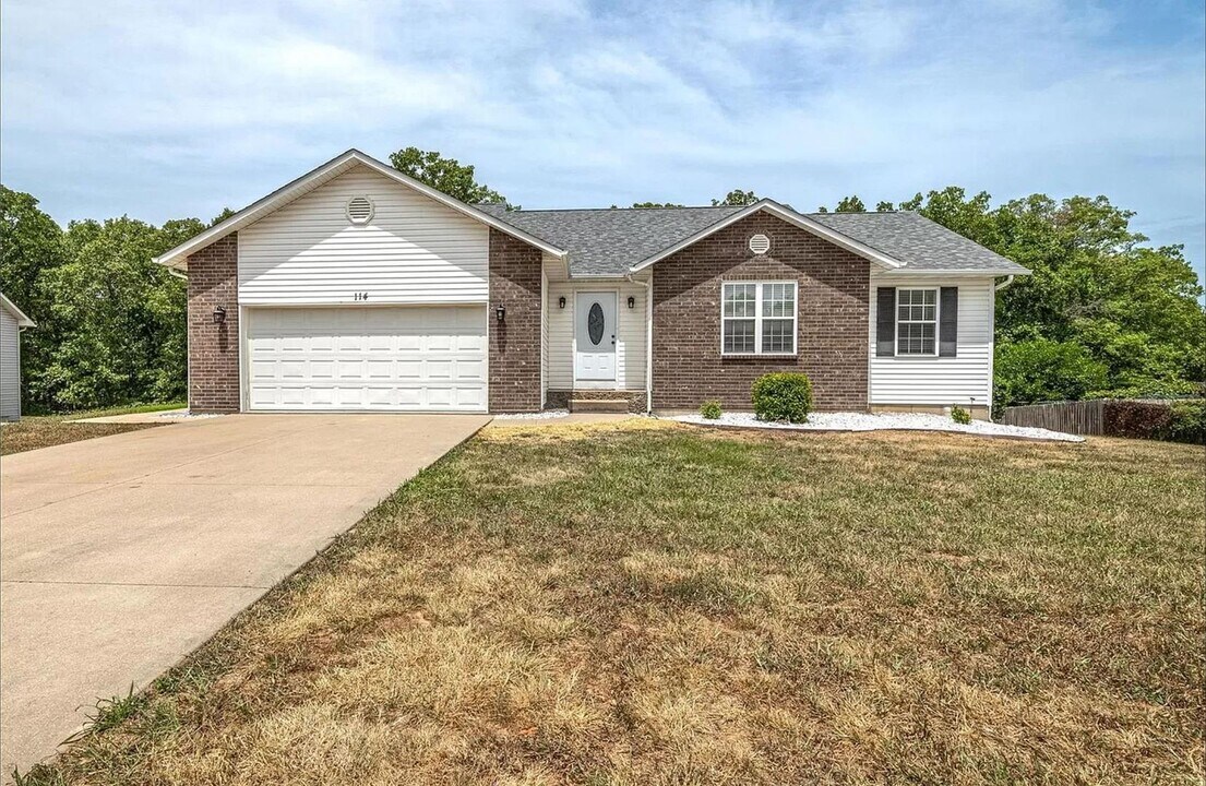 114 Mesa Dr in Waynesville, MO - Building Photo