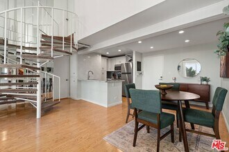 1440 Veteran Ave, Unit 557 in Los Angeles, CA - Foto de edificio - Building Photo