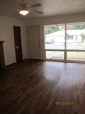 235 SW Laurel St in Junction City, OR - Building Photo - Building Photo