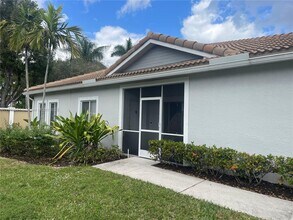 1033 SW 42nd Terrace in Deerfield Beach, FL - Building Photo - Building Photo