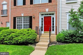 103 Cameron Pk Ct in Alexandria, VA - Foto de edificio - Building Photo