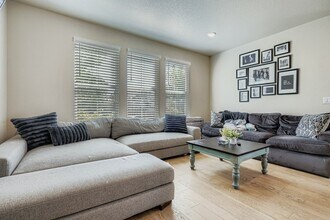 8219 S Trails Edge Ct in Centennial, CO - Building Photo - Building Photo