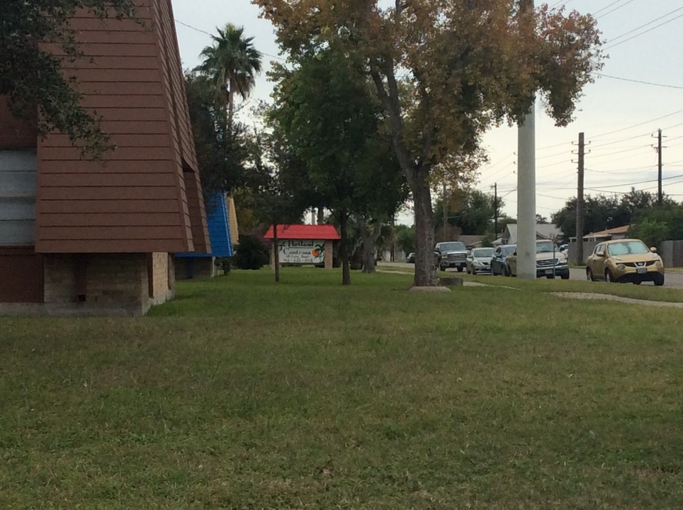 Portland Contessa Apartments in Portland, TX - Building Photo