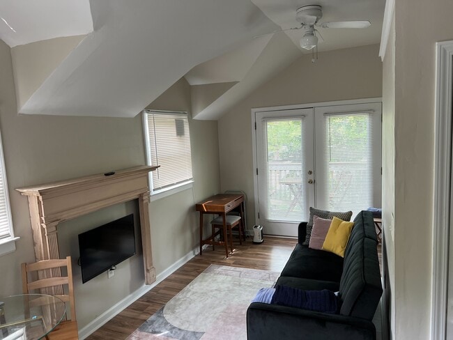 515 Calhoun St NW, Unit B in Atlanta, GA - Building Photo - Building Photo