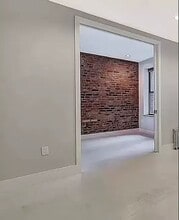 120 Christopher St in New York, NY - Building Photo - Building Photo