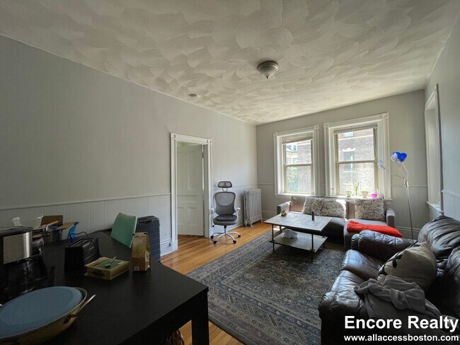 11 Park St, Unit 2 in Brookline, MA - Building Photo - Building Photo