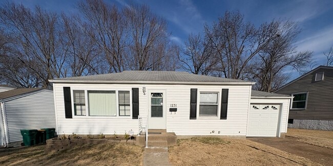 property at 1231 Hoyt Dr