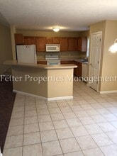 10543 Tecumseh Dr in Newburgh, IN - Foto de edificio - Building Photo