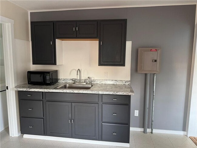 32 Chester St in Tiverton, RI - Building Photo - Building Photo