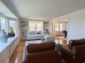 198 Wolcott Rd in Chestnut Hill, MA - Building Photo - Building Photo