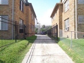 401 W Clay St in Houston, TX - Building Photo - Building Photo