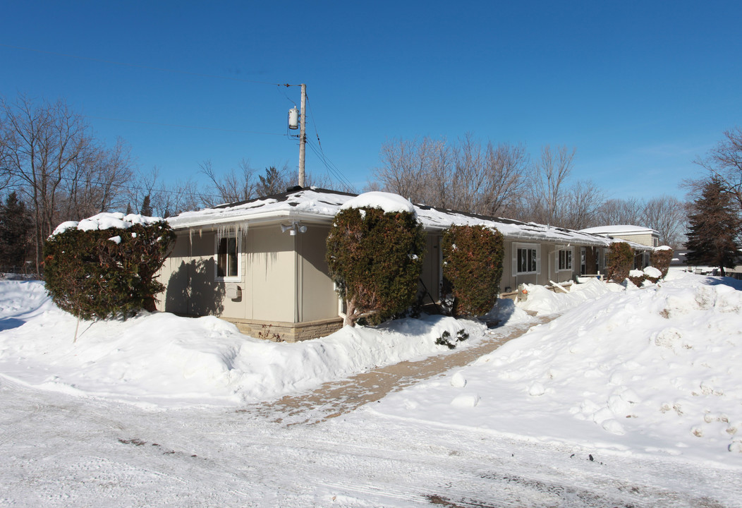 24530 Smithtown Rd in Excelsior, MN - Building Photo