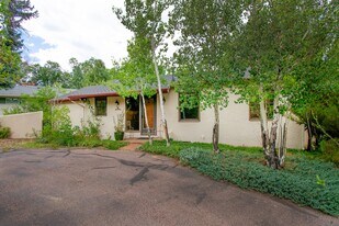 110 W Old Broadmoor Rd in Colorado Springs, CO - Building Photo