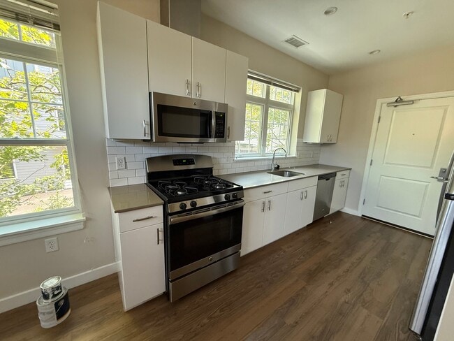 11 Alder St, Unit 4-2C