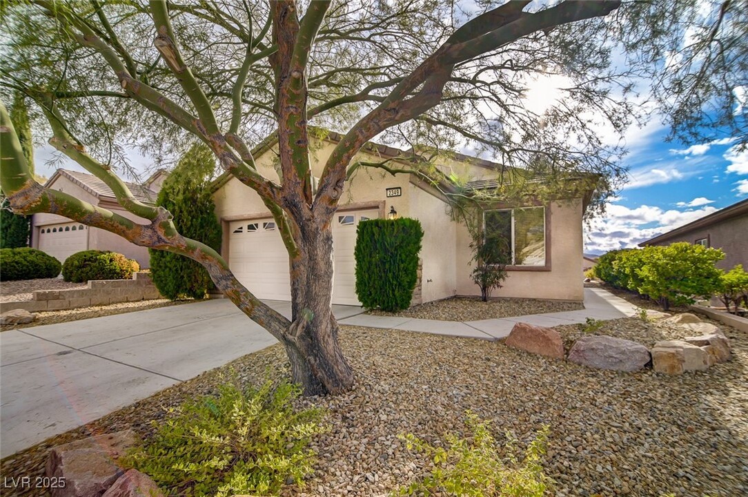 2349 Neutron Star St in Henderson, NV - Foto de edificio