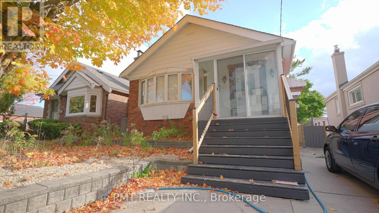 103 Yardley Ave in Toronto, ON - Building Photo
