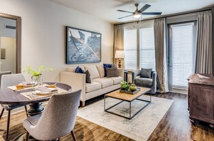 926 E 15th St in Plano, TX - Building Photo