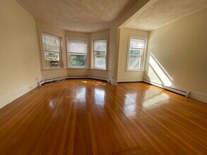 811 Washington St in Brookline, MA - Building Photo - Building Photo
