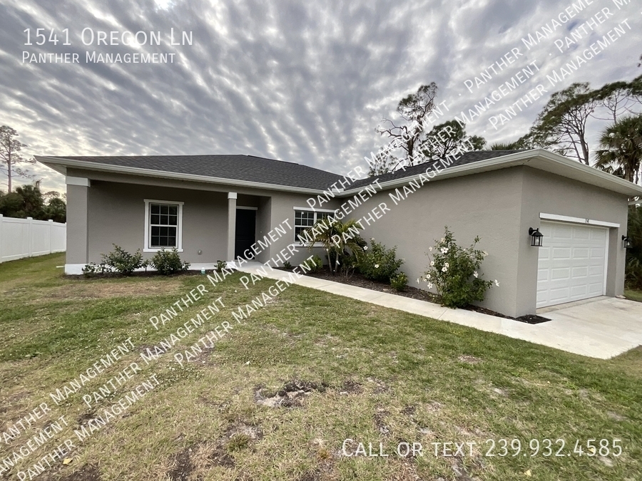 1541 Oregon Ln in North Port, FL - Building Photo