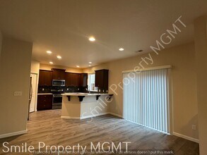 17372 SE Elias Ct in Damascus, OR - Building Photo - Building Photo