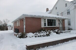 121 S Main St in Quakertown, PA - Building Photo