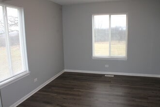 1253 E Essex Ct in Round Lake Beach, IL - Building Photo - Building Photo