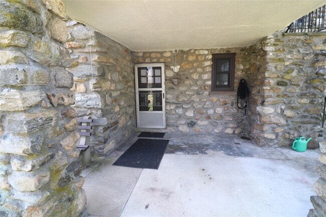 215 Overland Rd in Mahopac, NY - Building Photo - Building Photo