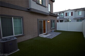 7342 N Decatur Blvd in Las Vegas, NV - Foto de edificio - Building Photo