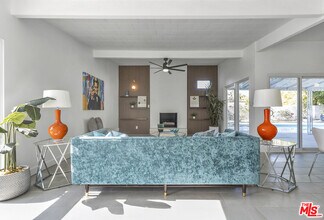 547 N Farrell Dr in Palm Springs, CA - Building Photo - Building Photo