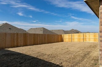 1604 Oriole St in Ennis, TX - Building Photo - Building Photo