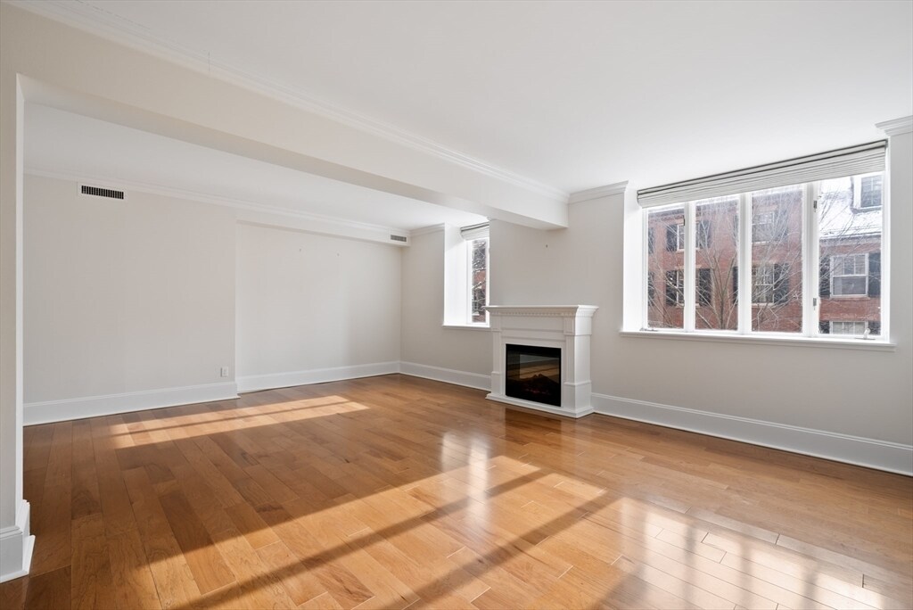27 Chestnut St, Unit 2 in Boston, MA - Foto de edificio