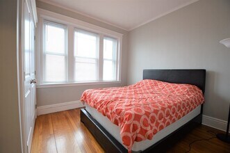 1657 Commonwealth Ave, Unit 1 in Boston, MA - Foto de edificio - Building Photo
