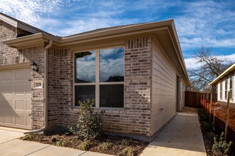 928 Crockett St in Aubrey, TX - Building Photo - Building Photo