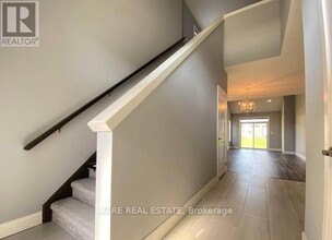 423 Edgevalley Rd in London, ON - Building Photo - Building Photo