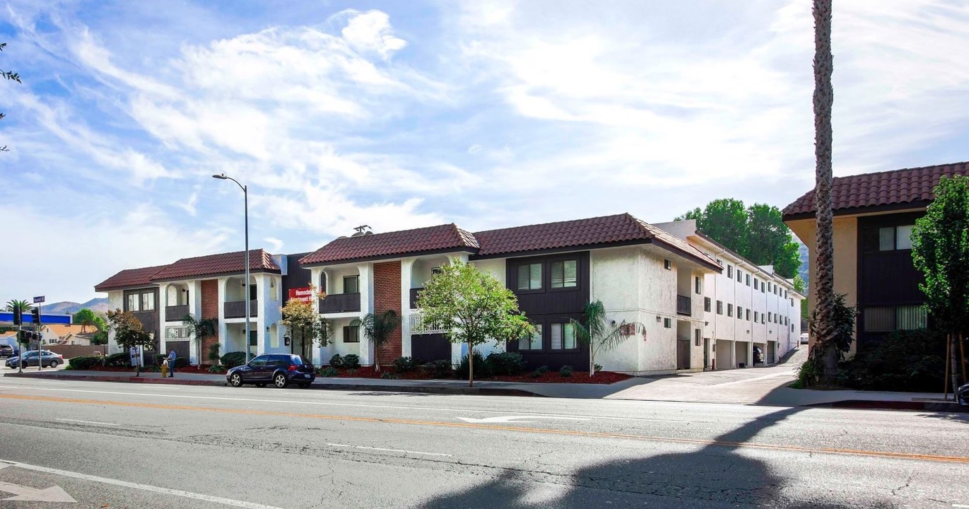 Park View Apartments in Sunland, CA - Building Photo