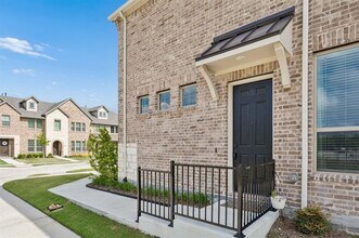 7035 Granbury Ln in Grand Prairie, TX - Building Photo - Building Photo