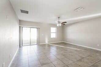 3083 Kresterbrooke Ln in Zephyrhills, FL - Building Photo - Building Photo