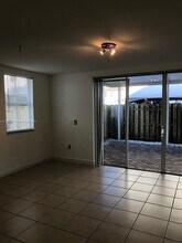 8111 W 36th Ave, Unit 1 in Hialeah, FL - Building Photo - Building Photo