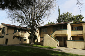 Mirage Apartments in Bakersfield, CA - Building Photo - Building Photo