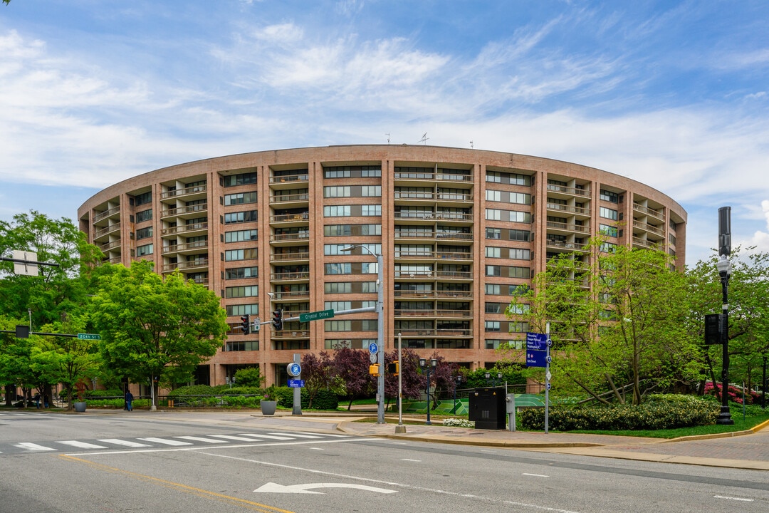Crystal Park Condos in Arlington, VA - Foto de edificio