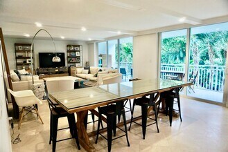 605 Ocean Dr in Key Biscayne, FL - Building Photo - Building Photo