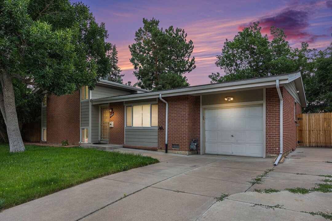 6158 Nelson St in Arvada, CO - Building Photo