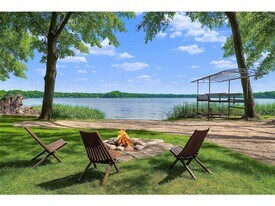 5720 Oakview Ln N in Plymouth, MN - Building Photo