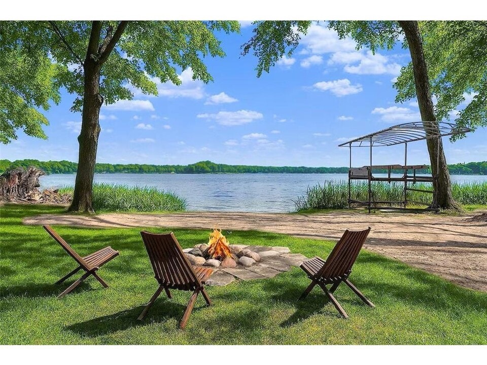 5720 Oakview Ln N in Plymouth, MN - Building Photo