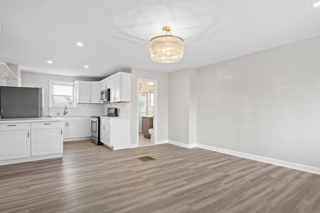 31 Bradstreet Ave, Unit 1 in Danvers, MA - Building Photo