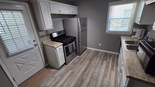 7318-7320 Wakefield Ave in Cleveland, OH - Foto de edificio - Building Photo