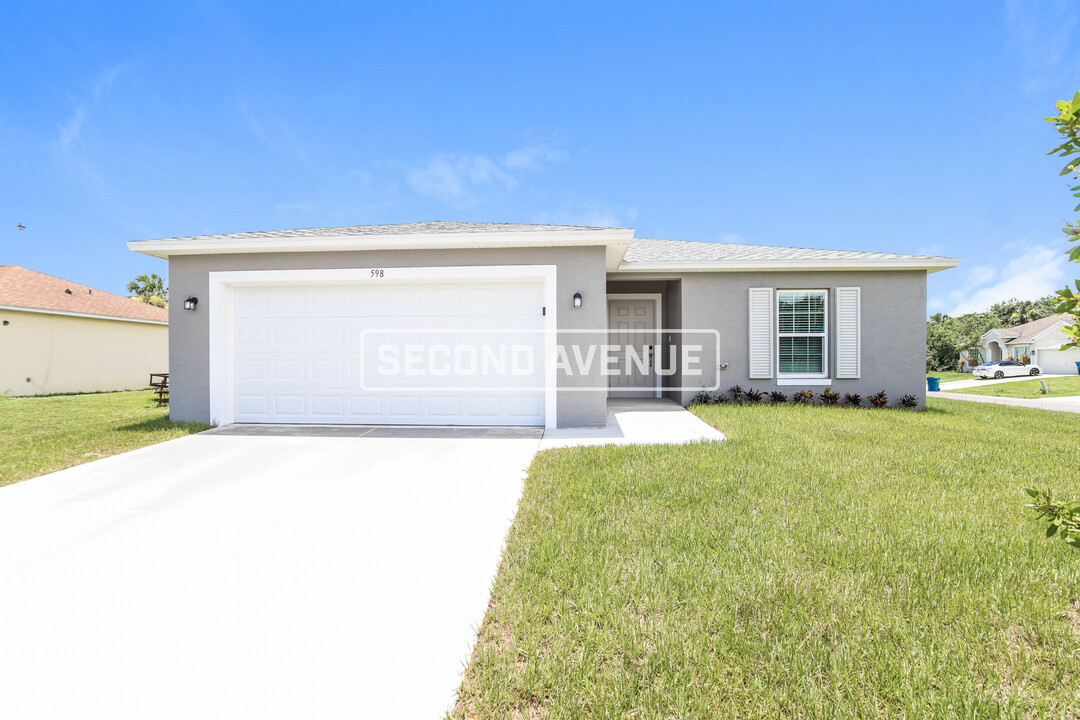 598 Fleetwood St in Palm Bay, FL - Building Photo