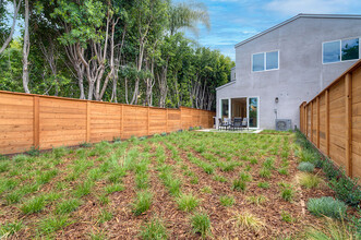 813 N Orange Dr in Los Angeles, CA - Building Photo - Building Photo