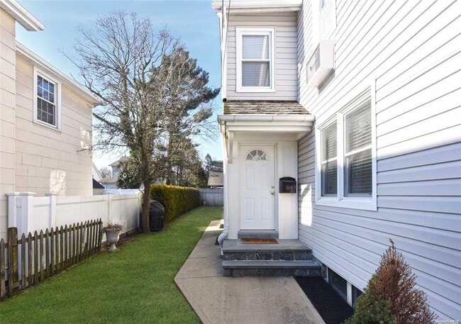 property at 30 N Maryland Ave
